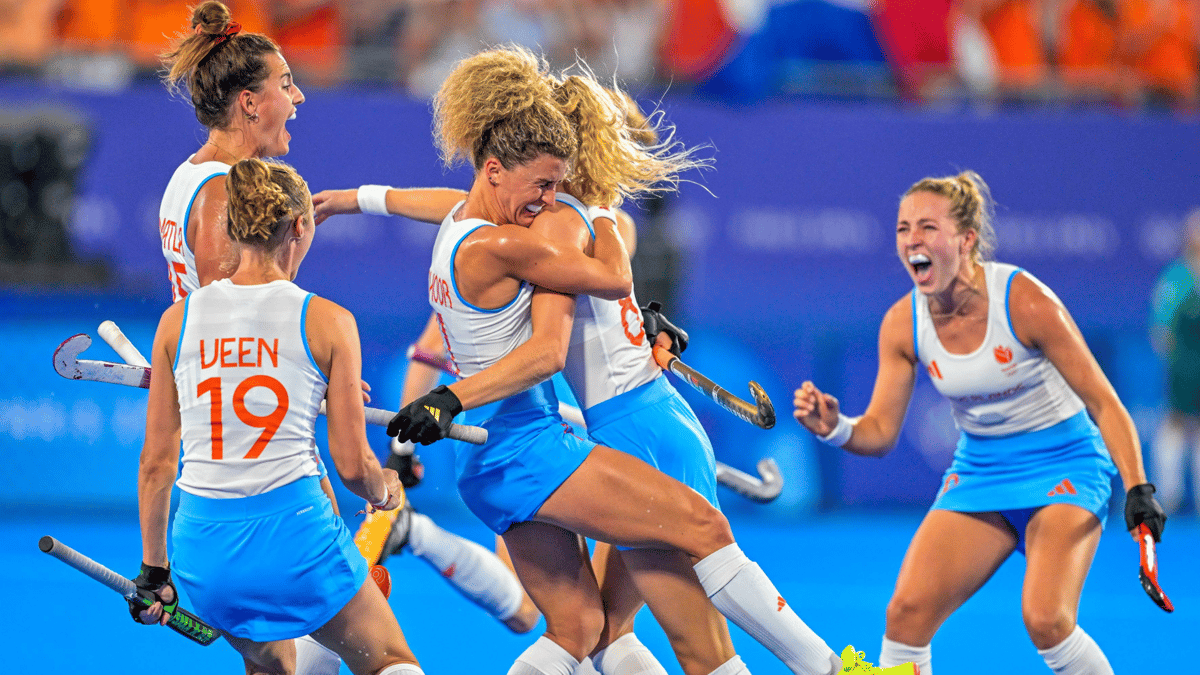 De hockeyvrouwen vieren een overwinning