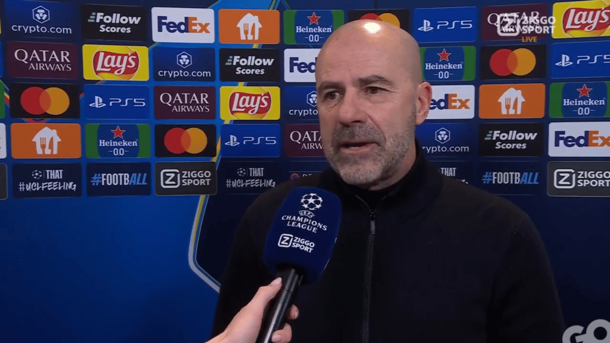 Peter Bosz voor de camera van Ziggo Sport