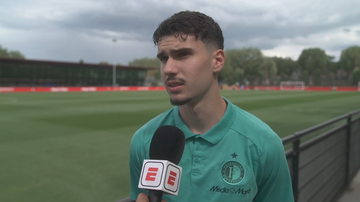 Shaqueel van Persie voor de camera van ESPN
