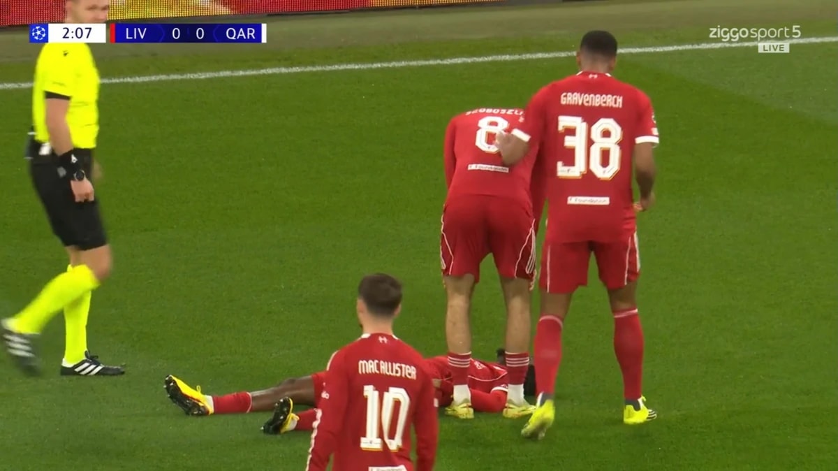 Jeremie Frimpong raakt geblesseerd bij Liverpool