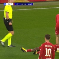 Jeremie Frimpong raakt geblesseerd bij Liverpool