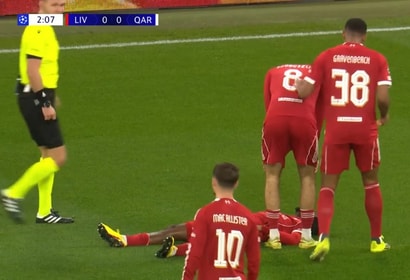 Jeremie Frimpong raakt geblesseerd bij Liverpool