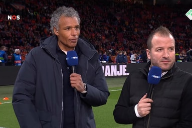 Rafael van der Vaart en Pierre van Hooijdonk bij de NOS