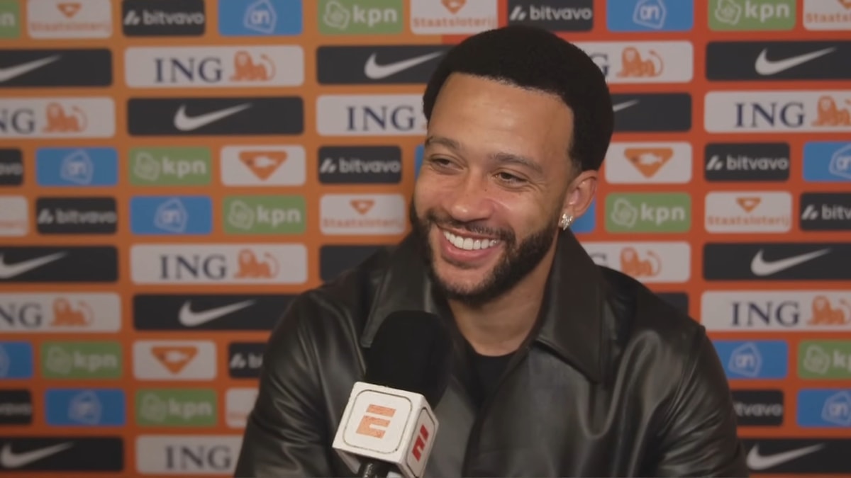 Memphis Depay voor de camera van ESPN