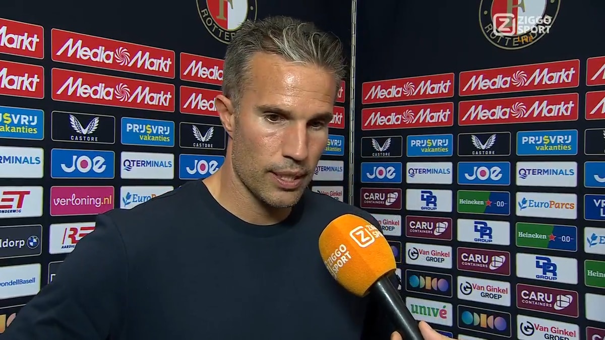 Robin van Persie voor de camera van Ziggo Sport