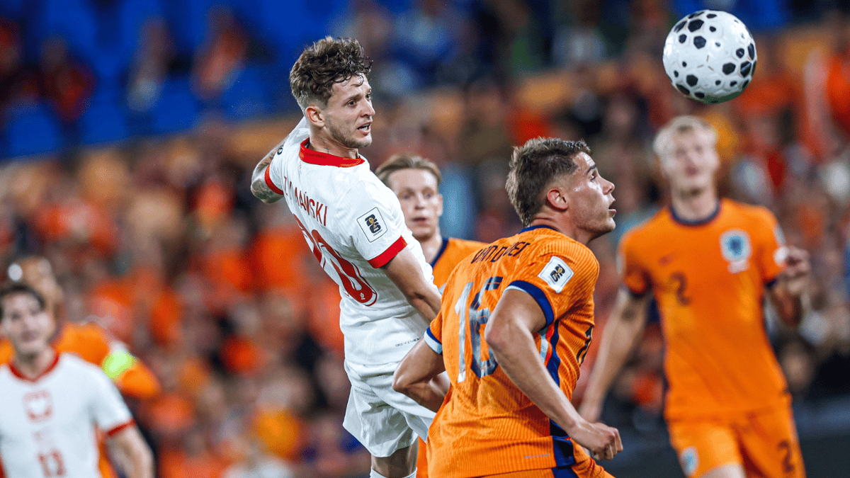 Micky van de Ven verliest een kopduel