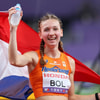 Femke Bol viert haar overwinning