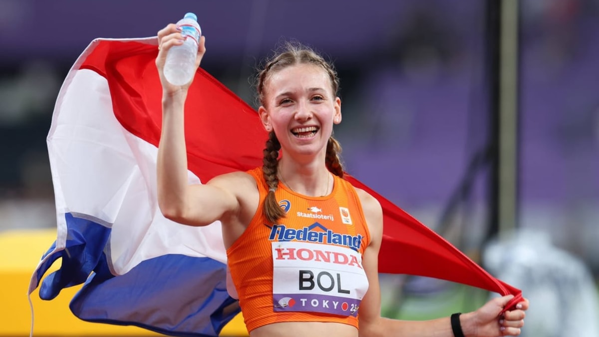 Femke Bol viert haar overwinning