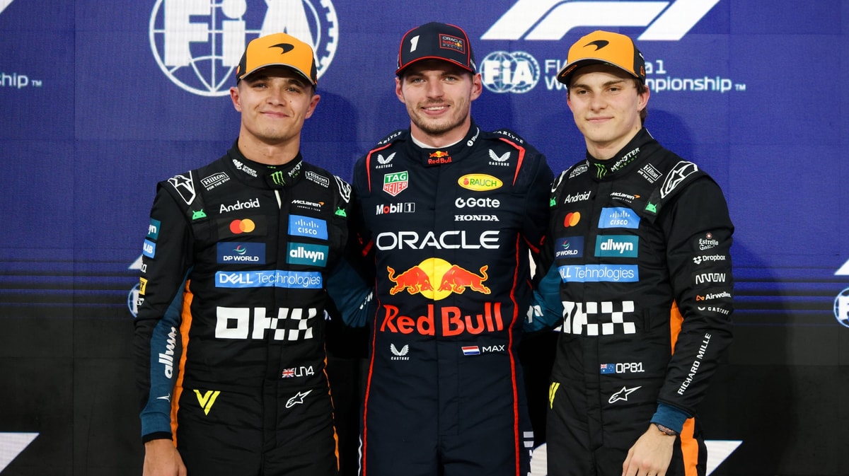 Max Verstappen tussen Lando Norris en Oscar Piastri