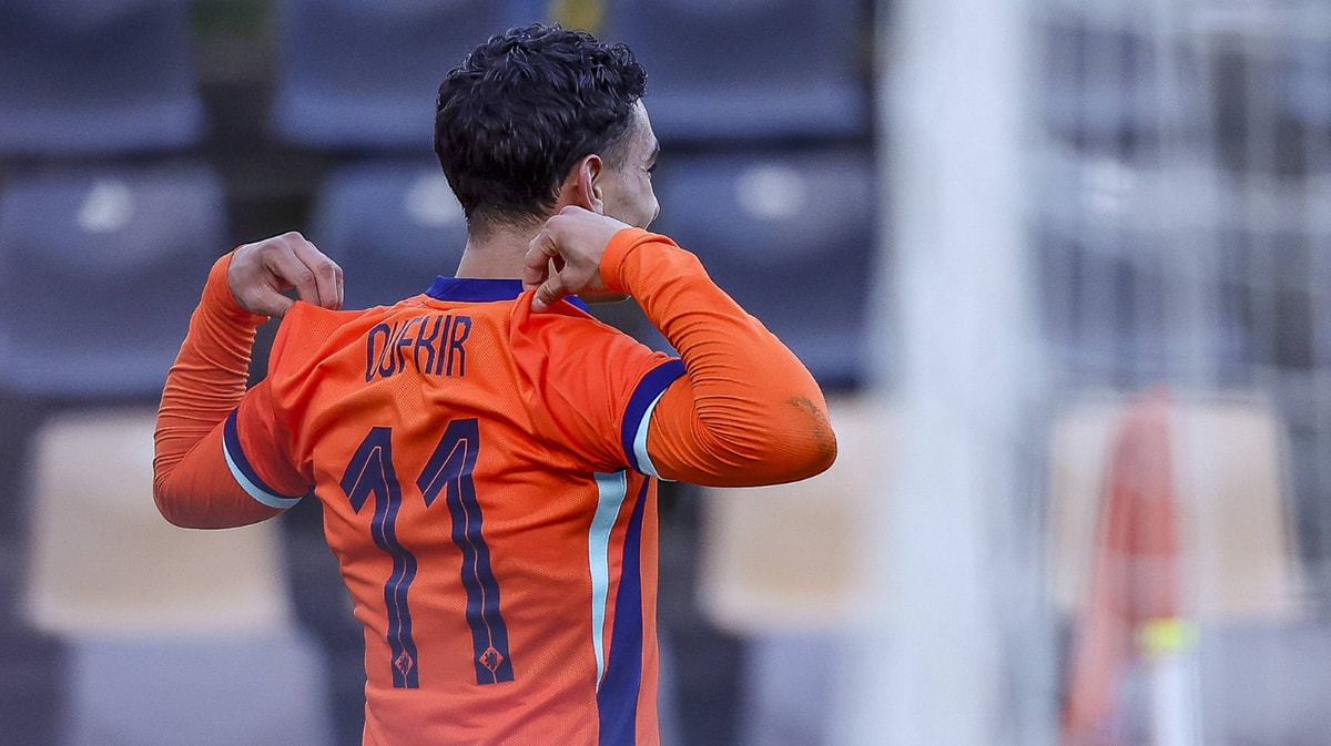 Ayoub Oufkir viert een doelpunt