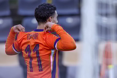 Ayoub Oufkir viert een doelpunt