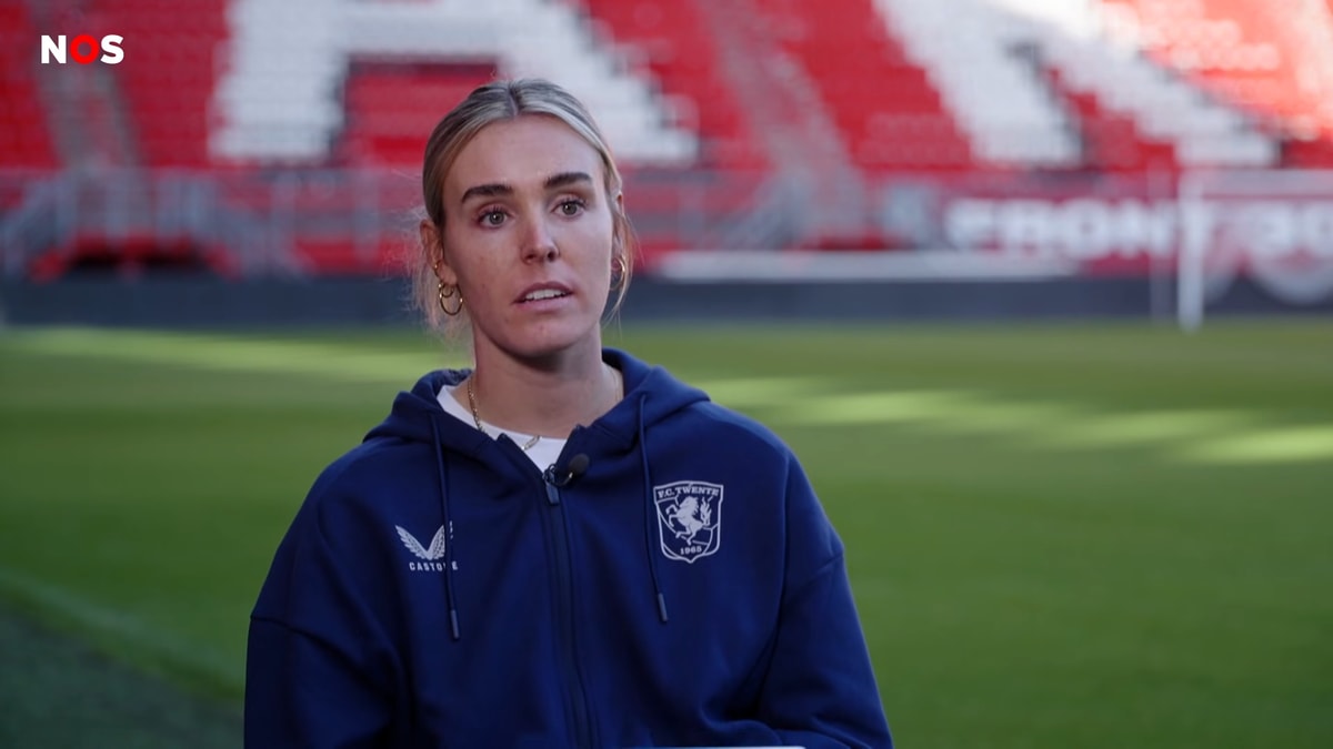 Jill Roord voor de camera van de NOS