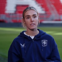 Jill Roord voor de camera van de NOS