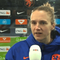 Vivianne Miedema voor de camera van de NOS