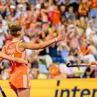 De hockeyvrouwen vieren een doelpunt