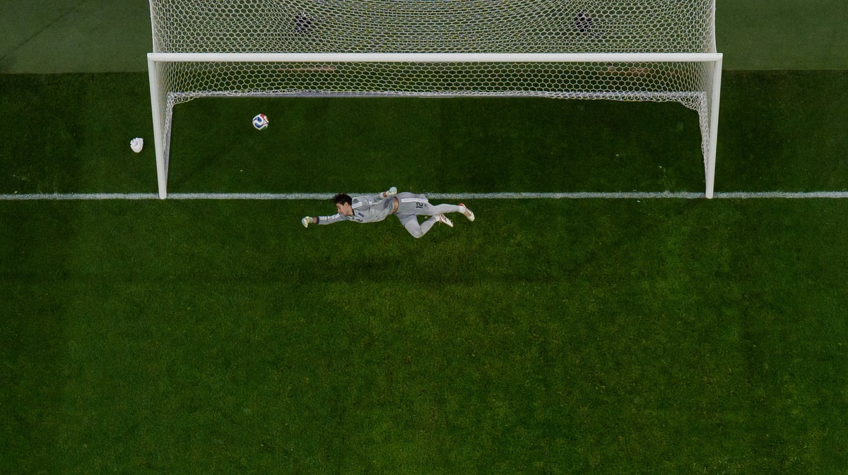 Zweden komt in het uitzwaaiduel met Griekenland niet verder dan een 2-2-gelijkspel.