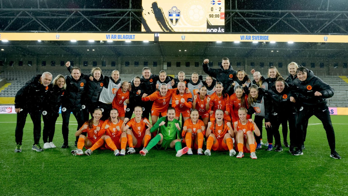Oranje O17 verslaat Frankrijk met 5-0 en wint de EK-kwalificatiegroep zonder puntverlies.