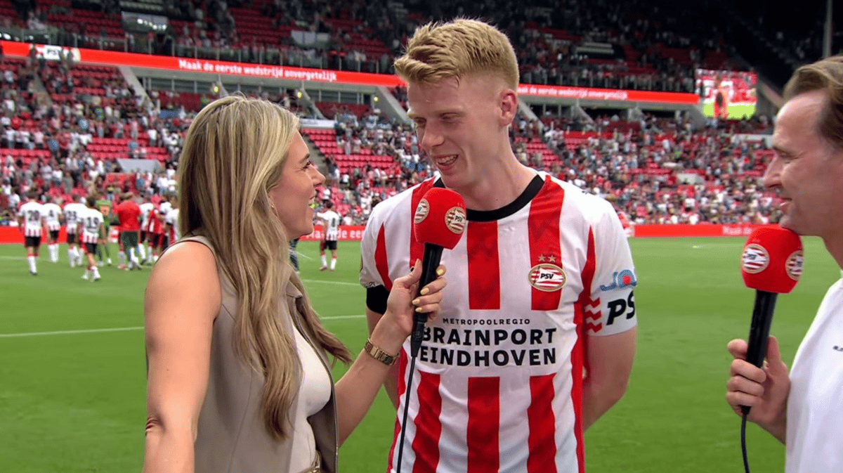 Jerdy Schouten voor de camera van PSV Play