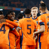 Het Nederlands elftal viert een doelpunt