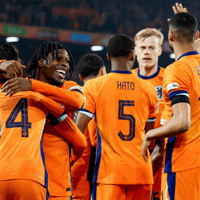 Het Nederlands elftal viert een doelpunt