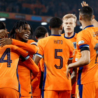 Het Nederlands elftal viert een doelpunt