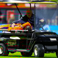 Don-Angelo Konadu wordt afgevoerd