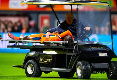 Don-Angelo Konadu wordt afgevoerd