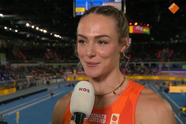 Lieke Klaver voor de camera van de NOS