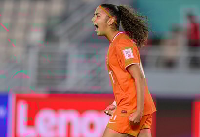 Lina Touzani in actie voor Oranje O17