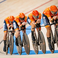 Lorena Wiebes verovert in Shanghai voor het derde jaar op rij de wereldtitel op de scratch en bezorgt Nederland direct het eerste WK-goud.