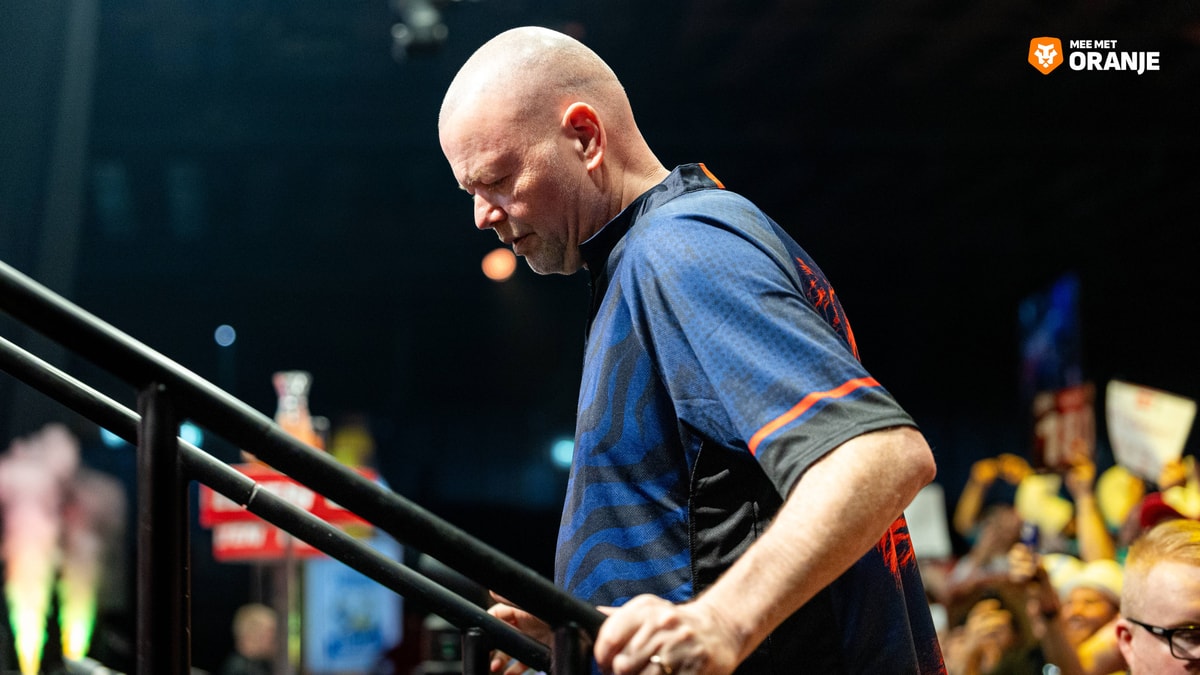 Raymond van Barneveld zet grote WK-stap na cruciaal toernooi in Bazel