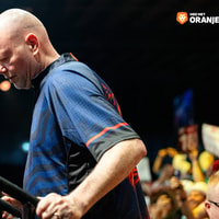 Raymond van Barneveld zet grote WK-stap na cruciaal toernooi in Bazel