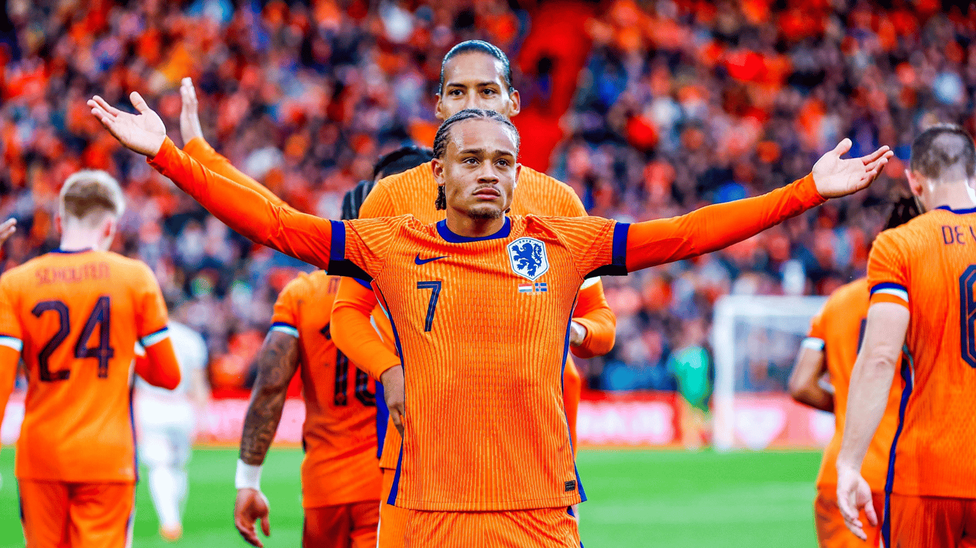 Xavi Simons viert een treffer voor het Nederlands elftal