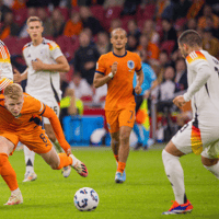 Jerdy Schouten in actie tegen Duitsland