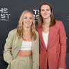 Vivianne Miedema met haar vriendin Beth Mead