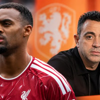 Ryan Gravenberch en Xavi Hernández