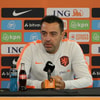 Xavi Hernández tijdens een persconferentie 