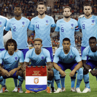 Kevin Strootman, bovenste rij, tweede van rechts, beëindigt zijn profloopbaan.