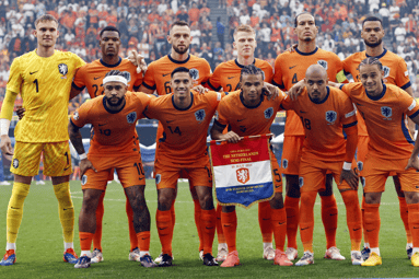 De opstelling van Nederland tegen Engeland op het EK