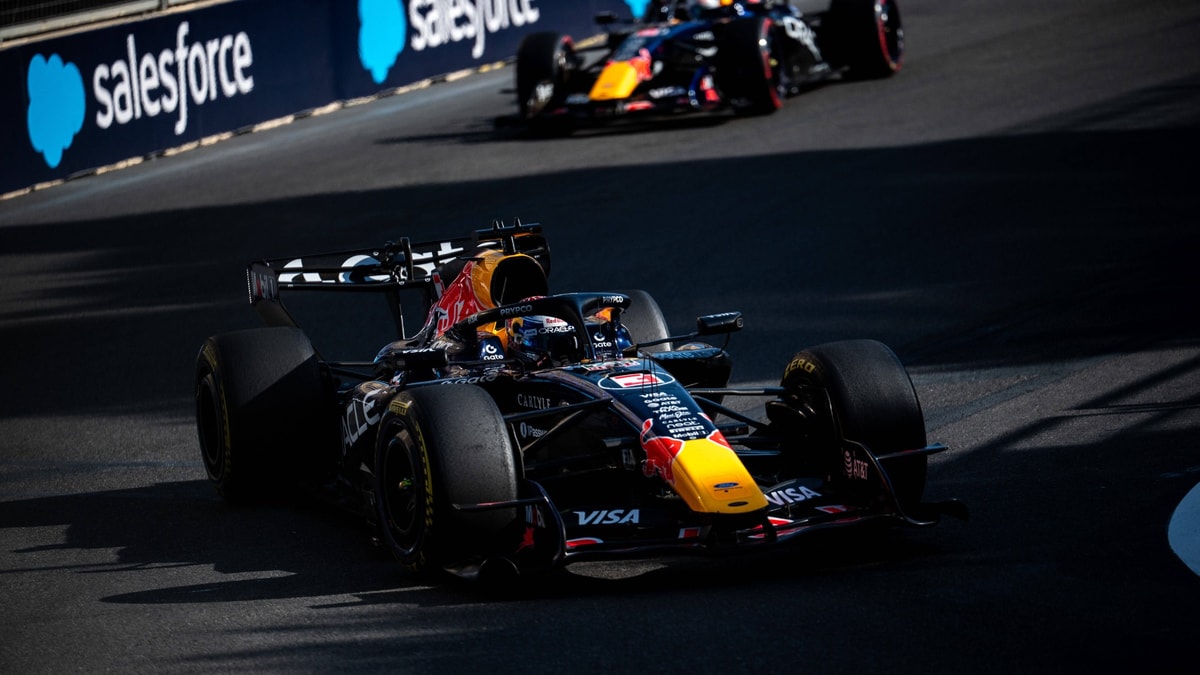Max Verstappen in de RB22