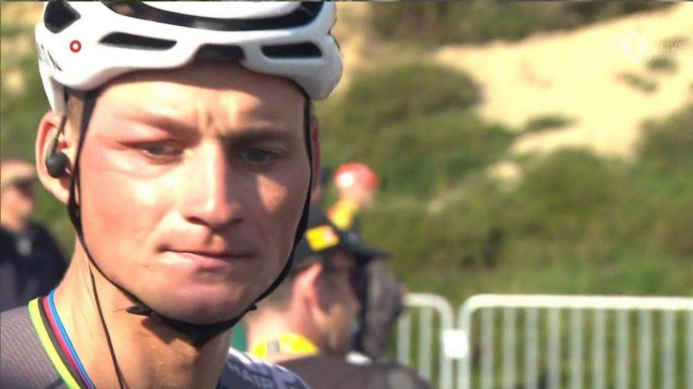 Mathieu van der Poel heeft een gezwollen oog door insectenbeet