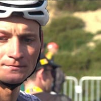 Mathieu van der Poel heeft een gezwollen oog door insectenbeet