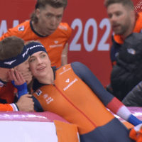 Joy Beune en Kjeld Nuis vieren de overwinning