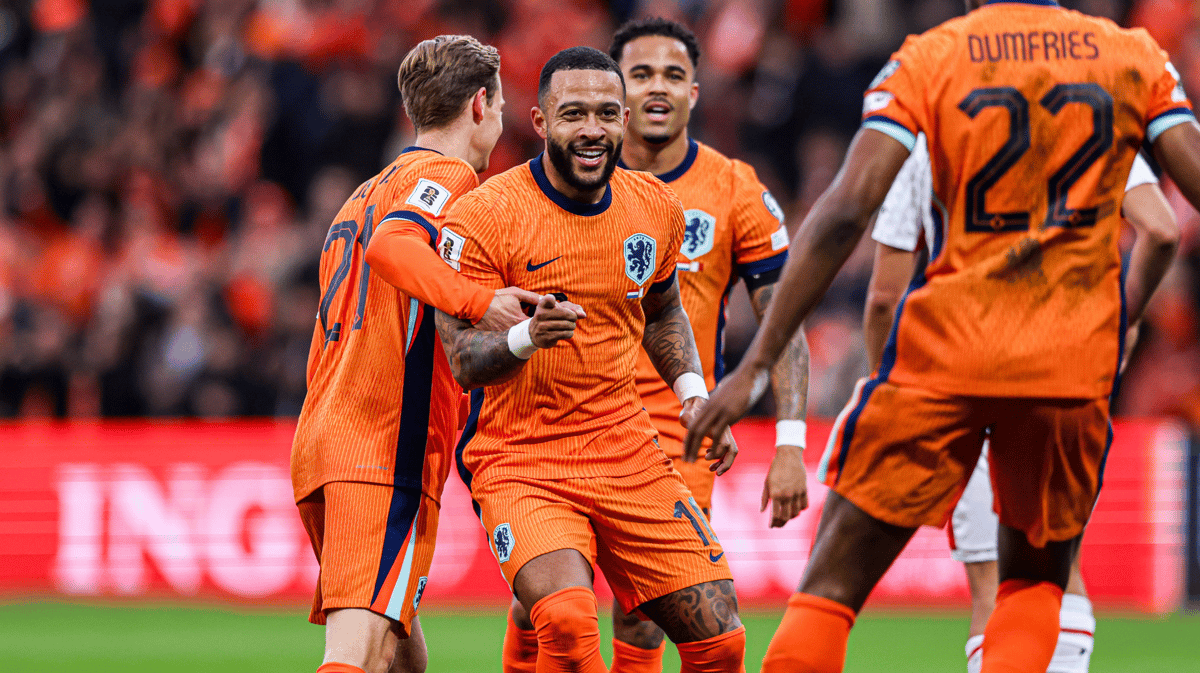 Het Nederlands elftal viert een doelpunt