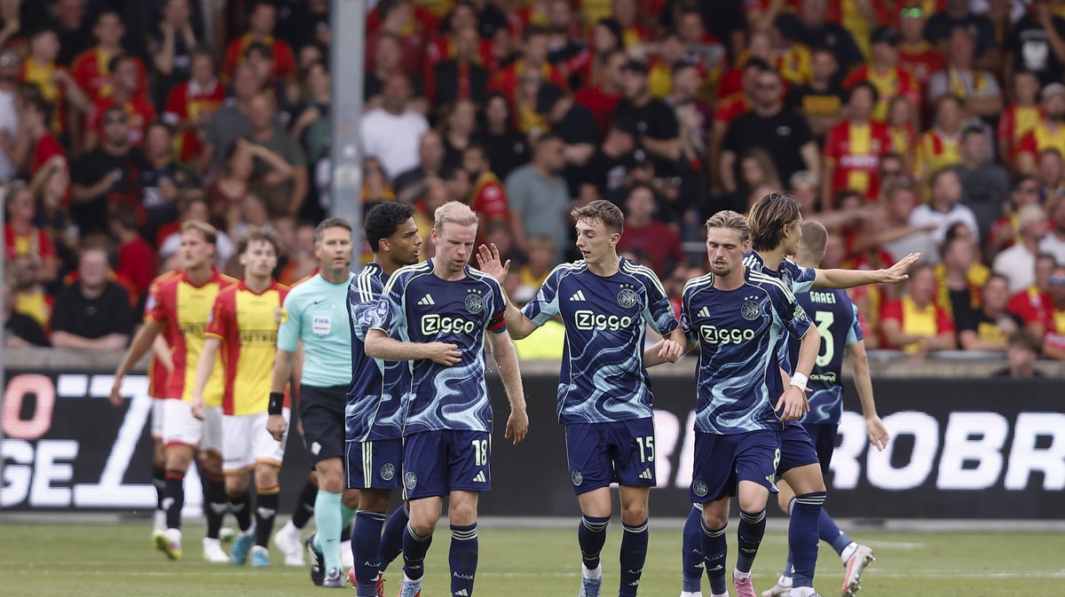 Ajax viert een doelpunt