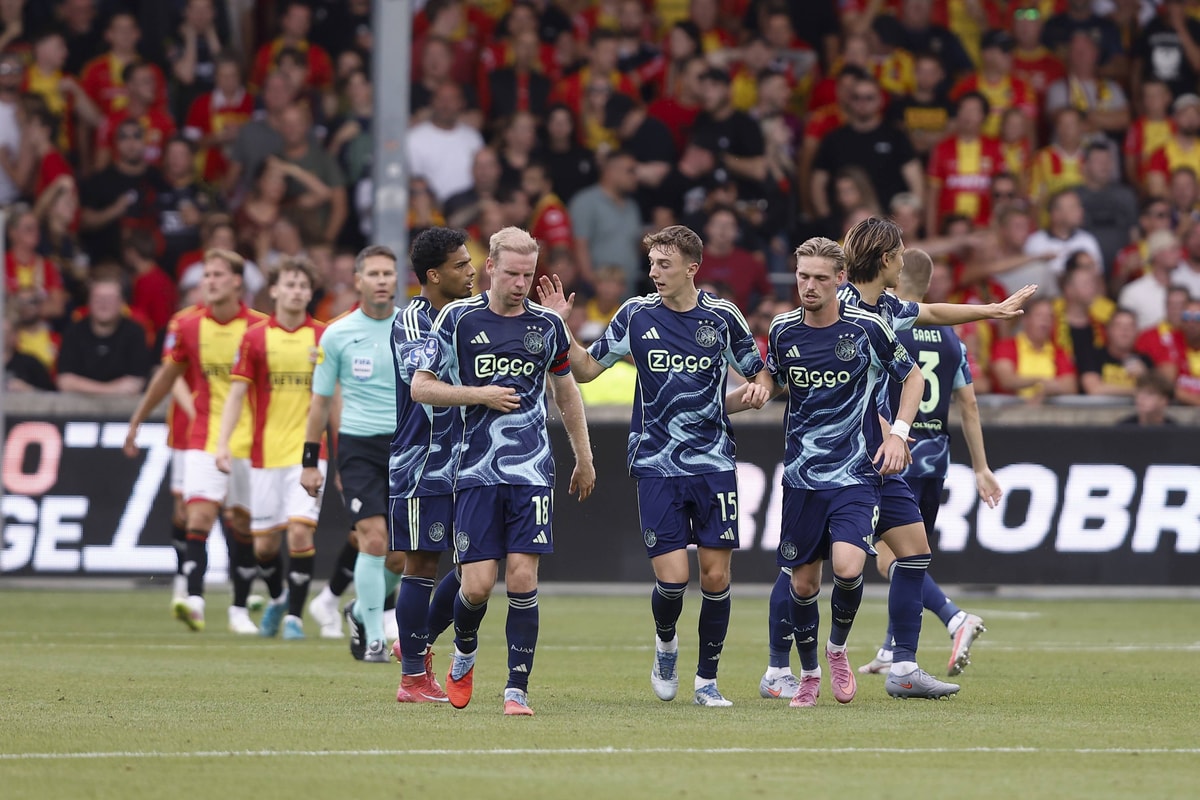 Ajax viert een doelpunt