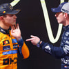 Max Verstappen in gesprek met Lando Norris