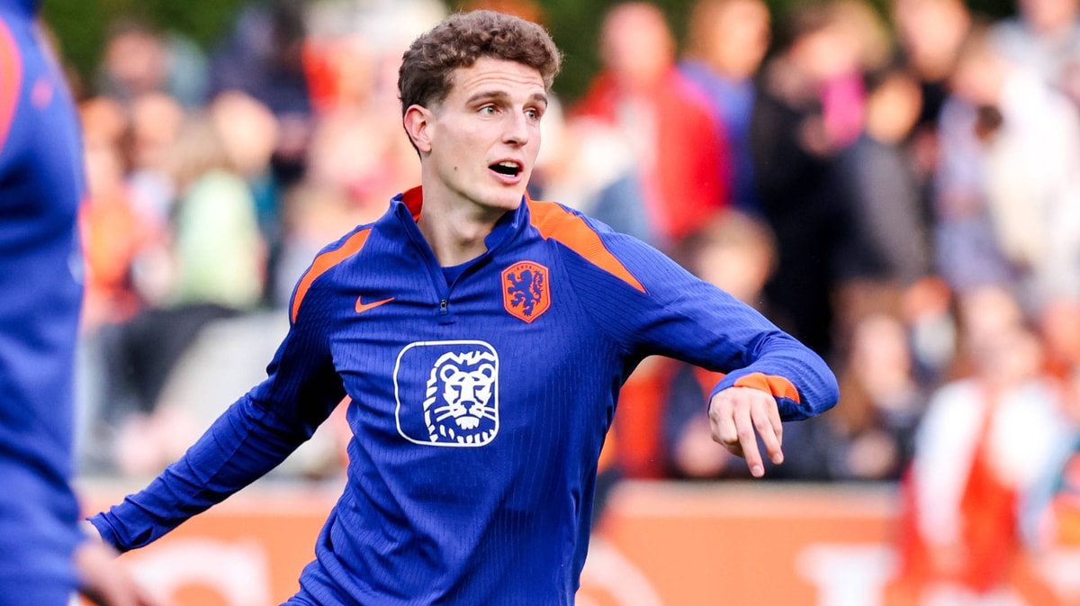 Guus Til tijdens de training van het Nederlands elftal