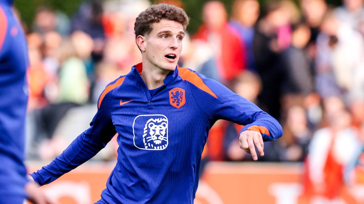 Guus Til tijdens de training van het Nederlands elftal