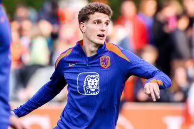 Guus Til tijdens de training van het Nederlands elftal